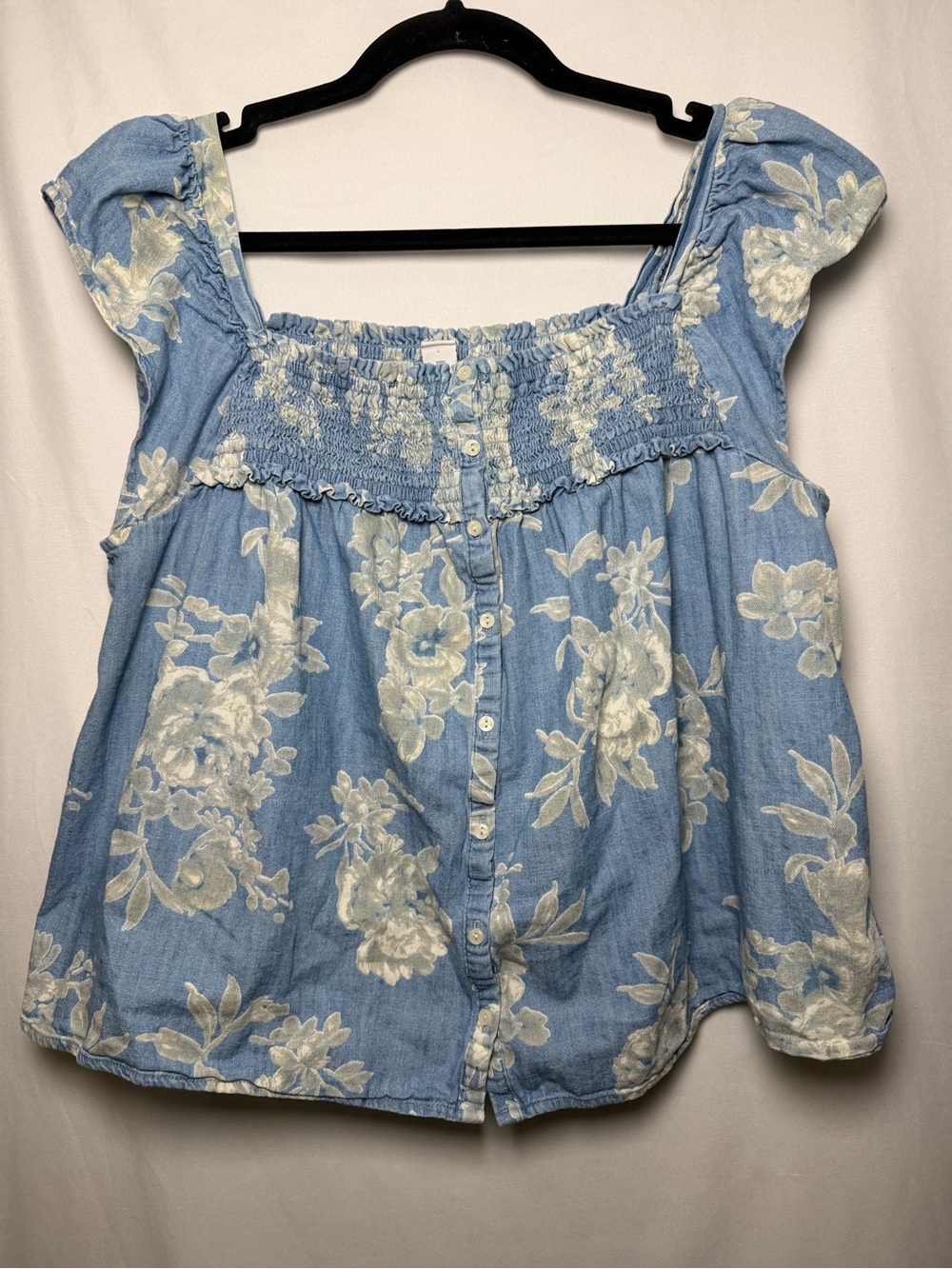 Old Navy Light Blue Floral Smocked Button-Up Women's Top